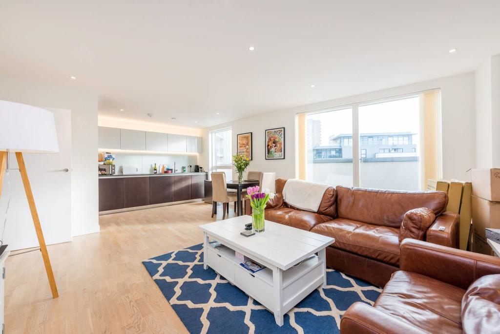 Cunningham House, Pump House Crescent, TW8